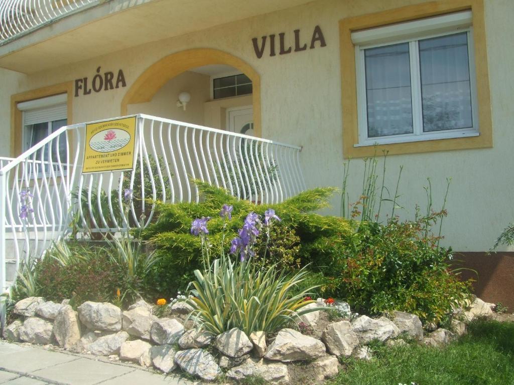 Flora Villa Heviz Exterior photo